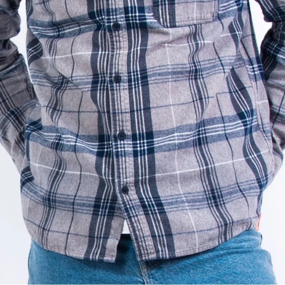 Levi’s size M blue & grey plaid 100% Cotton button up long sleeve flannel shirt - Picture 9 of 16